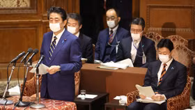 Nhật Bản chính thức tuyên bố tình trạng khẩn cấp quốc gia