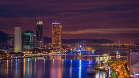 Quyết “đánh thức” nền kinh tế đêm "ngủ quên" bên sông Hàn