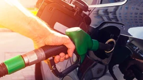 Mexico bỏ chính sách trợ cấp xăng dầu vì người Mỹ vượt biên để "đổ đầy bình"