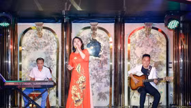 Lớp học hát online với những mối thâm tình không… ảo