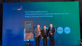 Huawei Việt Nam nhận giải Top 5 Doanh nghiệp Quốc tế có tầm ảnh hưởng tới sự phát triển Internet Việt Nam