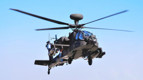 Trực thăng tấn công AH-64E Apache thử nghiệm phóng tên lửa Spike-NLOS trên biển