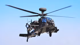 Trực thăng tấn công AH-64E Apache thử nghiệm phóng tên lửa Spike-NLOS trên biển