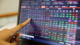 Ủy ban Chứng khoán "lại" hứa khắc phục nghẽn lệnh sàn HoSE trong tháng 7