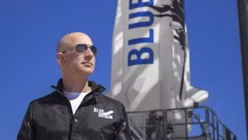 Tỷ phú Jeff Bezos sẽ bay lên vũ trụ vào tháng 7