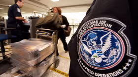 Mỹ đình chỉ nhập cảnh lao động nước ngoài mặc sự phản đối của doanh nghiệp