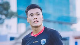 Thấy gì từ vụ ầm ĩ khai thác quảng cáo status facebook, hình ảnh cá nhân của thủ môn Bùi Tiến Dũng?