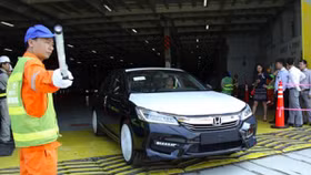 Khe cửa hẹp cho xe nhập khẩu về Việt Nam trong 2018