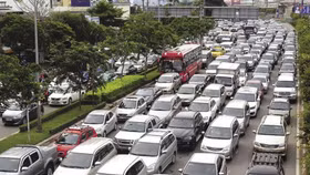 TPHCM đề xuất thu phí xe ôtô vào trung tâm để giải quyết kẹt xe: Coi chừng phá sản!