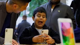 Cổ đông kêu gọi Apple ra ứng dụng hạn chế trẻ em dùng iPhone