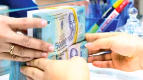 Bị siết tín dụng BĐS, ngân hàng sẽ "nói thật" về nợ xấu? (Chờ BT)