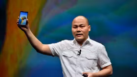 CEO BKAV Nguyễn Tử Quảng: "Tôi tin những tràng pháo tay cho Bphone3 hôm nay là thật!"