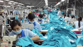 Doanh nghiệp dệt may Việt Nam khan hiếm đơn hàng
