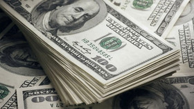 Đầu tuần, USD đồng loạt giảm giá, giá vàng "lững thững" tăng