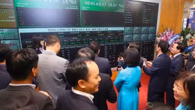 Lãi suất thấp kỷ lục,vì sao trái phiếu vẫn đắt hàng?