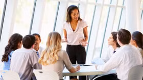 Không bằng cấp, CEO lấy gì để chinh phục nhân viên?