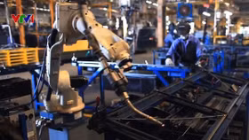 Phát triển công nghiệp hỗ trợ điện tử Việt Nam: Không liên kết, mất hết thị trường