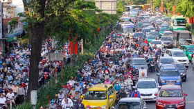 Lo thu phí ô tô vào trung tâm làm “bùng nổ” xe máy