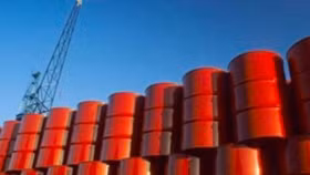 Dự trữ tại Mỹ tăng bất ngờ, giá dầu đi xuống