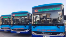 Hà Nội thay thế 12 xe buýt mới, chất lượng cao