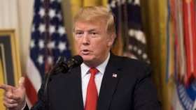 Tổng thống Trump bất ngờ tuyên bố áp thuế 300 tỉ USD hàng Trung Quốc