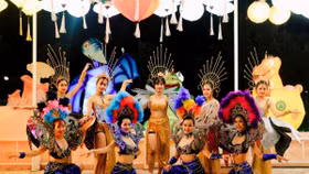 Lễ hội đèn lồng Sun World Danang Wonders tiếp tục đốn tim du khách với Carnival sôi động