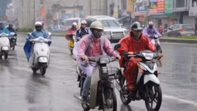 Bắc Bộ đêm đón mưa dông, trời chuyển rét