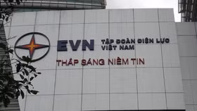 Tăng giá điện vì EVN không thể mãi là "trung gian"