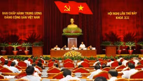 Hội nghị Trung ương 7: Người đứng đầu phải gương mẫu, kiên quyết không để người khác chạy mình