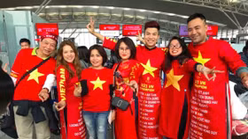 Đã biết "bản quyền" của chiếc áo dài cổ vũ U23 Việt Nam trận chung kết