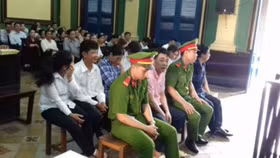 Hàng trăm người uống thuốc ung thư dởm từ công ty dược lớn nhất Việt NamNam