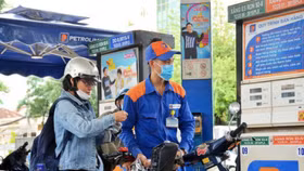 Giá xăng tăng nhẹ ngày cuối năm