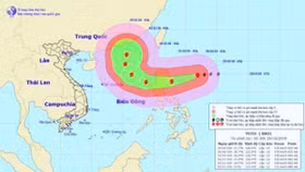 Siêu bão Yutu giật trên cấp 17 đang rất gần Biển Đông