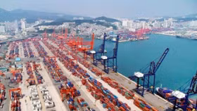 Xuất khẩu của Hàn Quốc lần đầu tiên sụt giảm trong 18 tháng qua