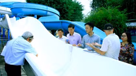 Công viên Nước Hồ Tây đưa “đường trượt đa làn” vào hoạt động trong mùa hè 2018