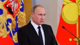 Tổng thống Nga Putin bất ngờ "trảm" 15 tướng lĩnh