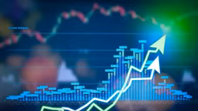 Khởi động "tháng cô hồn", Vn-Index tăng gần 10 điểm