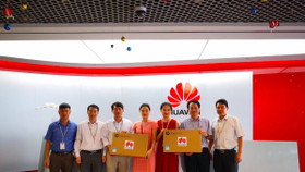 Huawei Việt Nam trao tặng máy tính cho 2 trường học ở Lạng Sơn và Hòa Bình