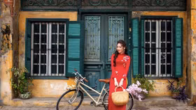 Nét xuân trong tà áo dài Việt!