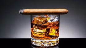 Tăng thu thuế với hàng xách tay rượu, xì gà