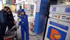 Cận tết, xăng E5 RON92 giảm gầm 400 đồng/lít