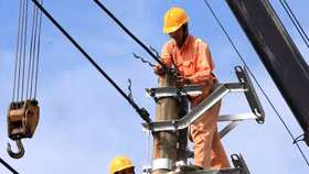 Phó Thủ tướng Vương Đình Huệ: Tăng giá điện cần điều chỉnh mức thấp nhất