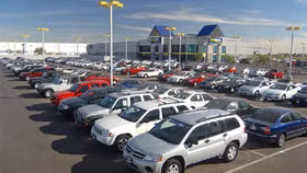Ôtô nhập về Việt Nam tiếp tục giảm trước thời điểm thuế 0%