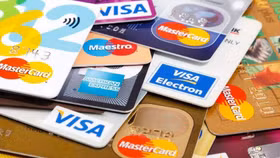 Chủ thẻ ngân hàng đang phải gánh quá nhiều phí