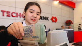 VPBank có công ty tài chính là "bảo bối", còn Techcombank có gì?