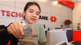 VPBank có công ty tài chính là "bảo bối", còn Techcombank có gì?