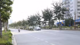 Ảnh: Cận cảnh phố 8 làn xe ở Hà Nội mang tên nhà tư sản Trịnh Văn Bô