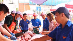 Hai ngày ‘giải cứu’ hơn 5 tấn thịt heo