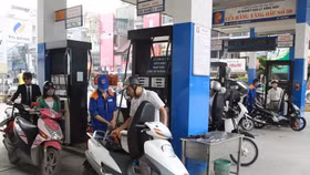 Chiều 20/6, giá xăng chính thức giảm 862 đồng/lít