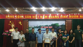 Trao giải tuyên truyền “Thủ đô Hà Nội xanh - sạch - đẹp” năm 2016